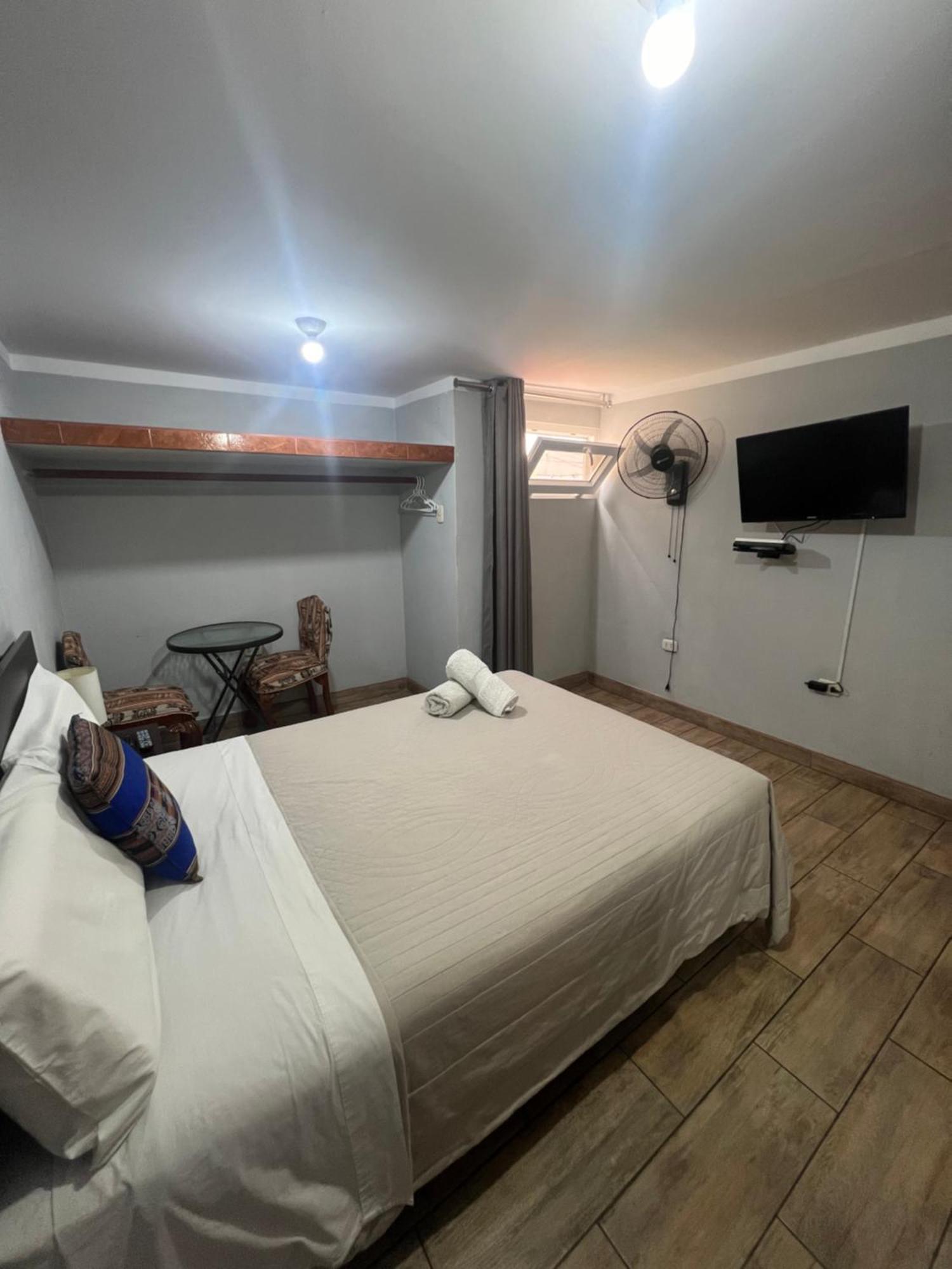 Lima Airport Tampu Bed & Breakfast ภายนอก รูปภาพ